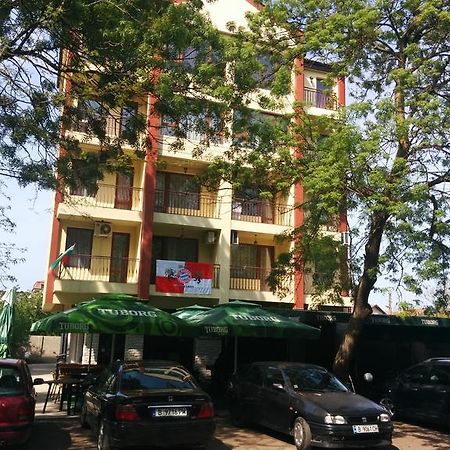 Central Park Family Hotel 卡瓦尔纳 外观 照片
